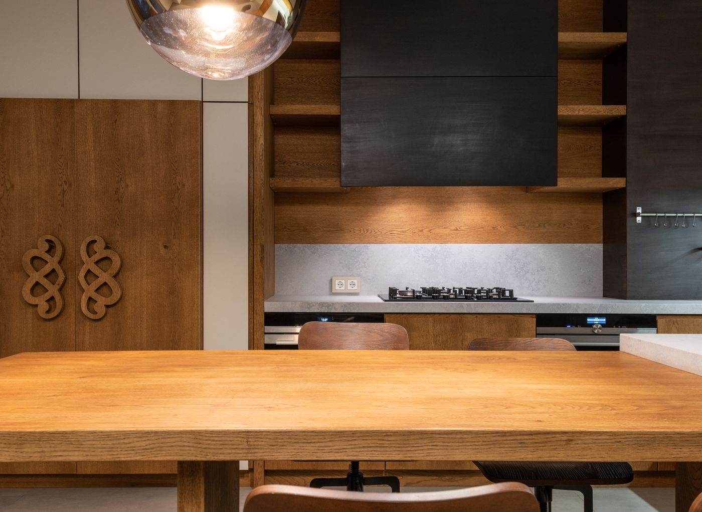 Fitted timber kitchen cabinetry