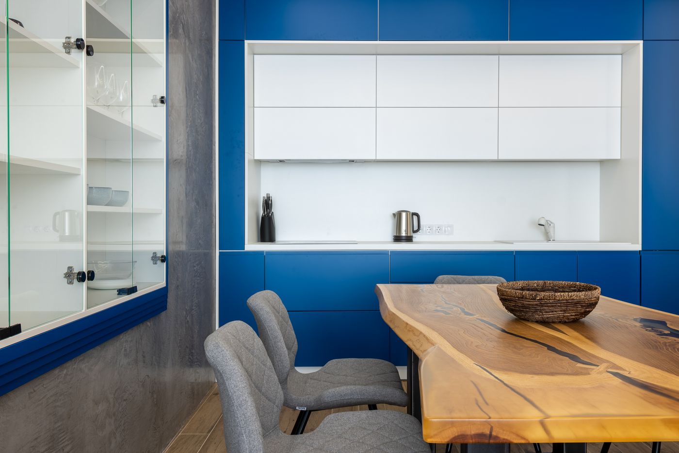 Live-edge dining table